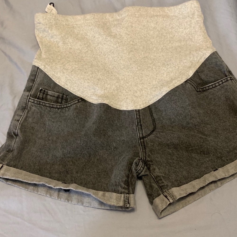 Maternity shorts